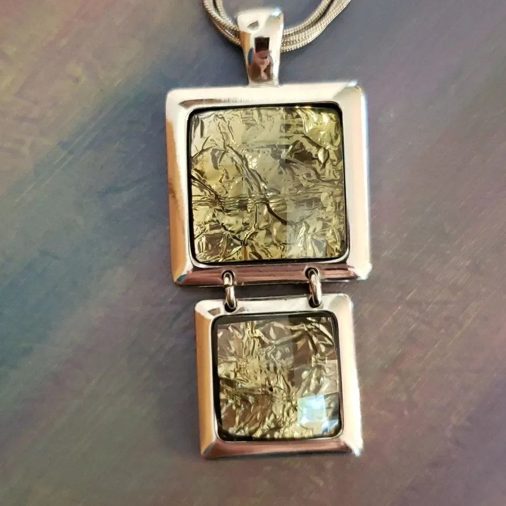 EUC Pretty Lia Sophia Pendant Necklace
